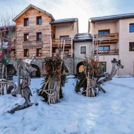 Appartement dans résidence avec piscine près des pistes，位于阿布列的酒店