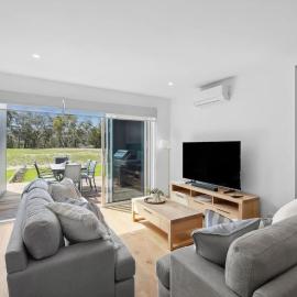 Coastal Retreat on the Golf Course，位于安吉西的酒店