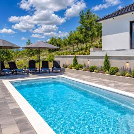 Lovely Home In Hrvace With Outdoor Swimming Pool，位于Hrvace的酒店