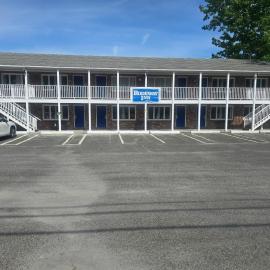 Rodeway Inn，位于Adams的酒店