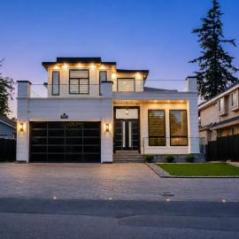 6BR Entire Home Sleeps 14 Private Parking Pet-Friendly Near Vancouver