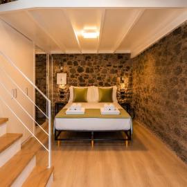 Social Lodge Galinho House - Sea View - Calheta，位于伊斯特雷托达卡耶塔的酒店