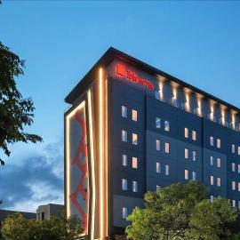 ibis Surabaya Tidar，位于泗水的酒店