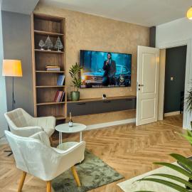 Boutique Apartment Suceava Modern Parcare WiFi Rapid，位于Ipoteşti的酒店