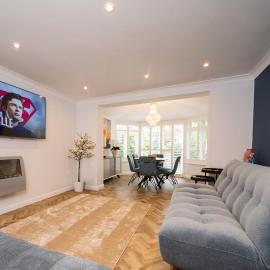 2BR House - Sleeps 5 with Parking - Guildford Centre