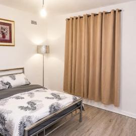 Spacious Double Room with TV & Fast Wi-Fi，位于伍尔弗汉普顿的酒店