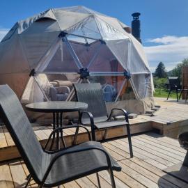 Arctic dome，位于Svenseid的酒店