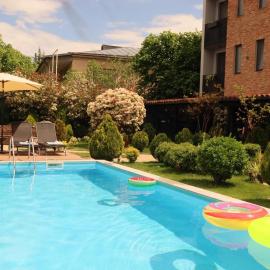 Boutique Hotel Kviria，位于泰拉维的酒店