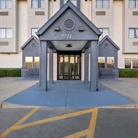 Days Inn by Wyndham near Kansas Speedway，位于堪萨斯城的酒店