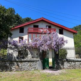Lutzin Etxea, Caserío Vasco con piscina, jardín y parking, a 15 min de Bilbao，位于略迪奥的酒店