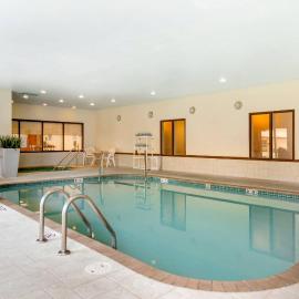 Comfort Inn & Suites Green Bay Stadium Area，位于绿湾的酒店