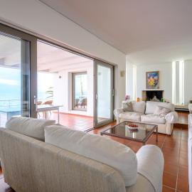 Horizon House - Beachfront Escape
