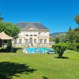 Chambres d hôtes dans maison bourgeoise Douce France，位于米洛的酒店