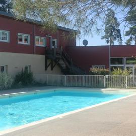 Cottage Mansart piscine tout équipé，位于沙韦涅的酒店