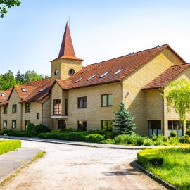Uroczysko Porszewice - Ośrodek Rekolekcyjno-Konferencyjny koło Łodzi，位于帕比亚尼采的酒店