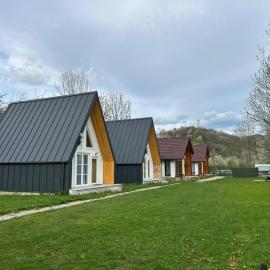 Căsuțele H - Cabane A-Frame, Ciubăr, Cheile Doftanei，位于Lunca Mare的酒店
