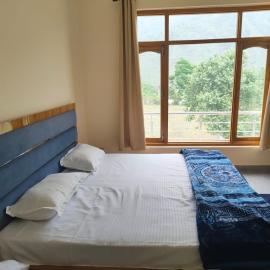 Hotel Aditya，位于Dharāsu的酒店