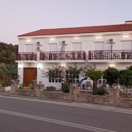 Dina Apartments Kokkari, Pension Dina, Dina Rooms，位于库卡里的酒店