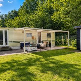 Stacaravan Zomerbries, sfeervol genieten in het bosrijke Drenthe, Rust en Natuur，位于伊科斯特的酒店