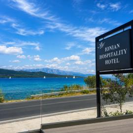 Ionian Hospitality Hotel - Fully Renovated - Seafront,位于尼基亚娜的酒店