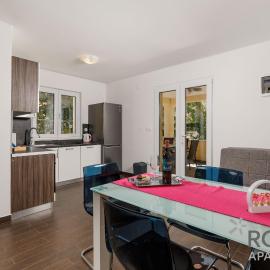 Rona Apartments Zlatko，位于伊穆尼的酒店