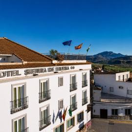 Hotel Sierra de Huesa，位于Huesa的酒店
