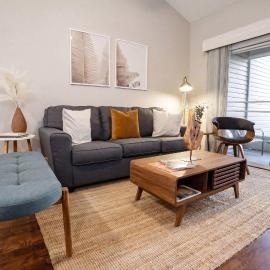 The Nomad at Gables - King Bed , Pool , Garage，位于盖恩斯维尔的酒店