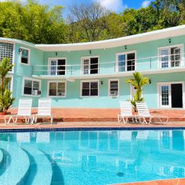 Torraille Waterfall Villas Main Suites，位于苏弗里耶尔的酒店