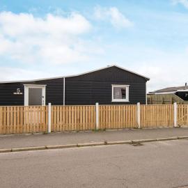 5 person holiday home in Thyborøn，位于曲博伦的酒店