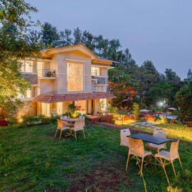Table Land Retreat,位于潘奇加尼的酒店