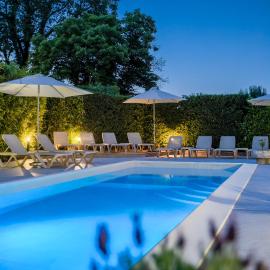 Villa Lovran, heated pool and Spa，位于洛夫兰的酒店