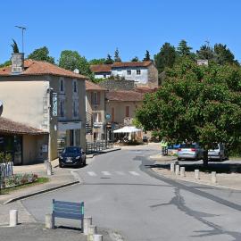 Logis Hôtel & Restaurant Le Cheval Blanc et Clovis,位于武耶的酒店