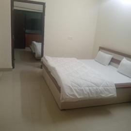 New Vybent Hotel Kainchi Dham，位于博瓦利的酒店