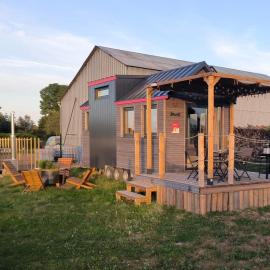 Tiny house familiale à la ferme pédagogique - Spa inclus - 1h30 de Paris，位于Villiers-Saint-Orien的酒店