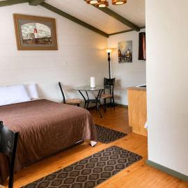 Room 15-1 Queen Suite-Woodland Motor Lodge，位于格雷灵的酒店