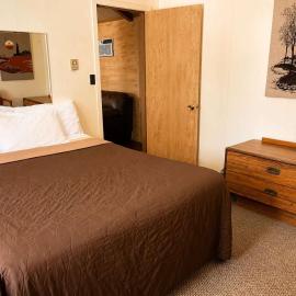Cabin 19-Woodland Motor Lodge，位于格雷灵的酒店