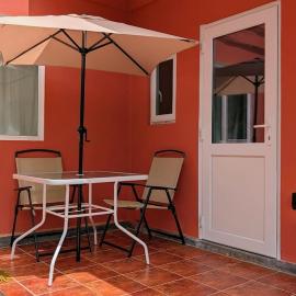 Beach Bay Terrace with Mountain views，位于Buccament的酒店