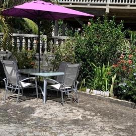 The Beachhouse Villa - 4 bedroom group space，位于Buccament的酒店