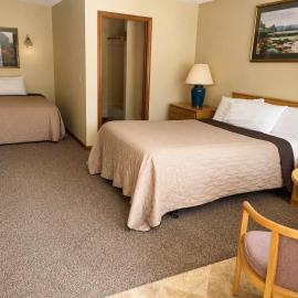 Room 27-1 Queen 1 Full Suite-Woodland Motor Lodge，位于格雷灵的酒店