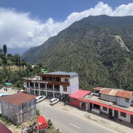 Hotel astha，位于Phata的酒店