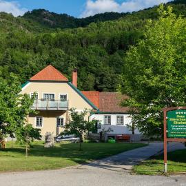 Ferienwohnungen Haus Stierschneider，位于斯皮茨的酒店