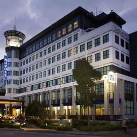 Novotel Melbourne Glen Waverley，位于格伦韦弗利的酒店