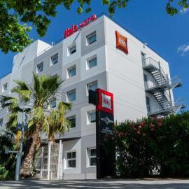 Ibis Barcelona Castelldefels,位于卡斯特尔德费尔斯的酒店