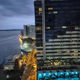 Departamento Privado frente al río - Puerto Santa Ana，位于瓜亚基尔的酒店