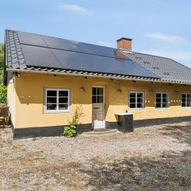 Idyllic Old Cottage With Low Ceilings，位于Bredebro的酒店