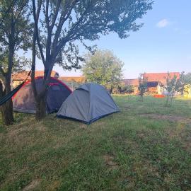 The Nest Festival Camping，位于Bontida的酒店