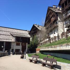 Sestriere-Sises Lodges, Appartamenti Moderni, vicino alle piste，位于塞斯特雷的酒店