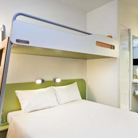 ibis budget Givet，位于日韦的酒店
