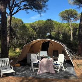 Bella Tents - Camping Vibes，位于格罗塞托港的酒店