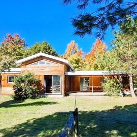 Villa de charme Spa Billard et Jardin clos arboré，位于桑吉内的酒店